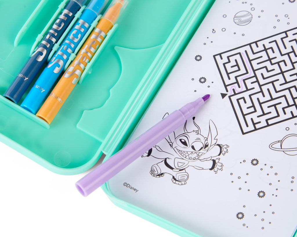 Disney Stitch activity box, 20 sjablonen, 4 viltstiften en 3 stickervellen