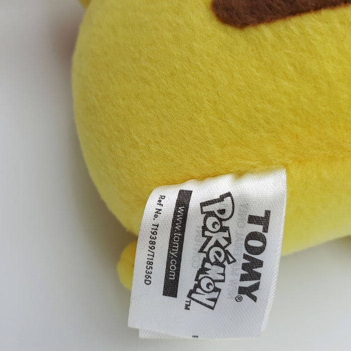 Pokemon - Pikachu - Knipoog - Pluche Knuffel (Tomy) - 20 cm